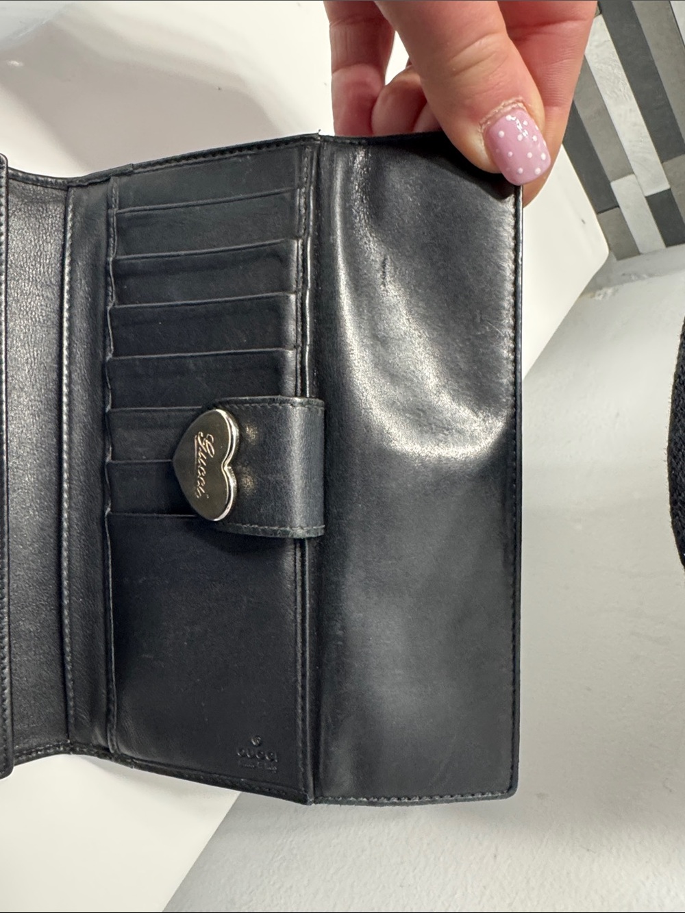 Authentic Gucci wallet - Picture 13 of 16